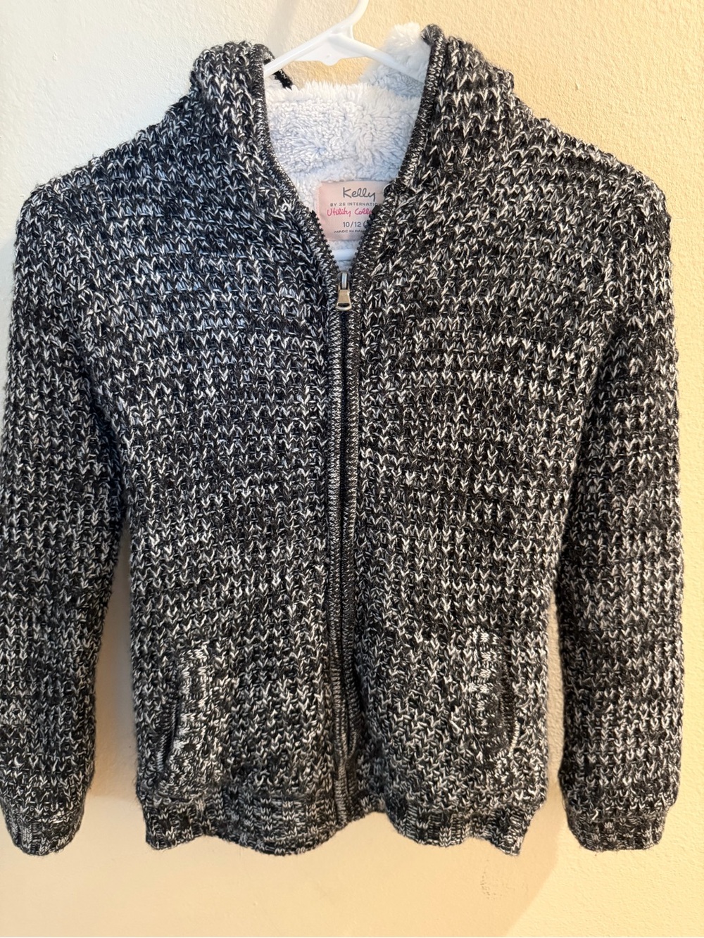 Girls 26 International Cozy Soft Black & White Hooded Knit Zip Jacket Size 10/12